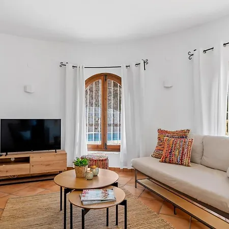 Elice - Plusholidays * La Canuta