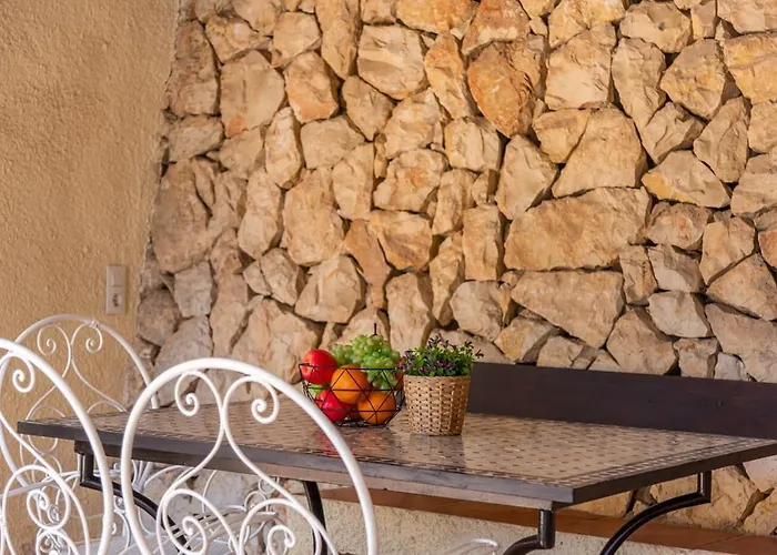 Elice - Plusholidays La Canuta